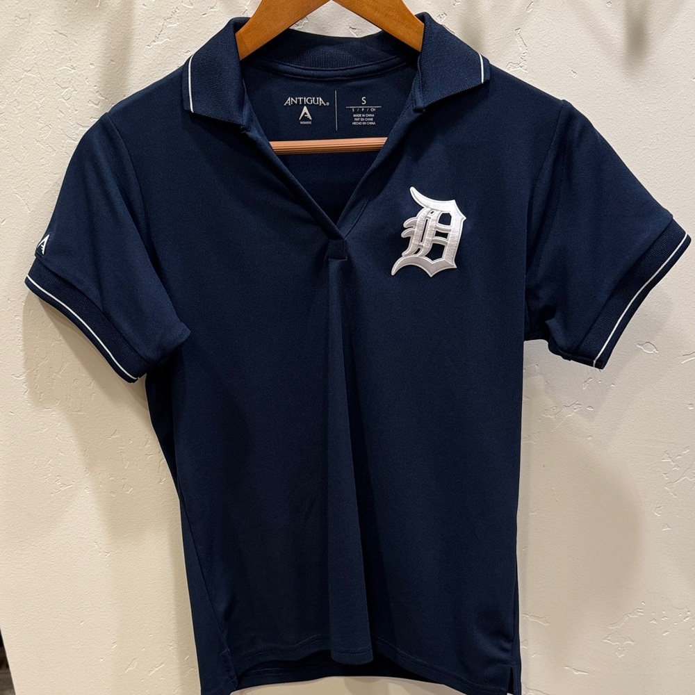 Antigua women’s Navy Polo with White Detroit Tigers emblem small NWOT